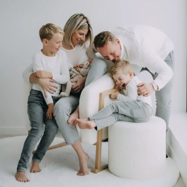 WELCOME AXELLE 
We get so happy when we get tagged in those awesome family photos ❤️. That's what RockingSeats is all about: love, connection, family... ✨ #thankyou @elke_schiettecatte

Featuring our TEDDY ROCKER, TEDDY POUF & SNOOZL RUG ✨

#rockingseats #rockingchair #feedingchair #familymoments #familylove #newbornlove #newborn #momlife #familyof5 #3kids #momof3 #nurserystyle #nurserystyling #nurseryessentials #schommelstoel #babykamer #babykamerstyling #familie #familiefotografie #newbornphotography #newbornlove