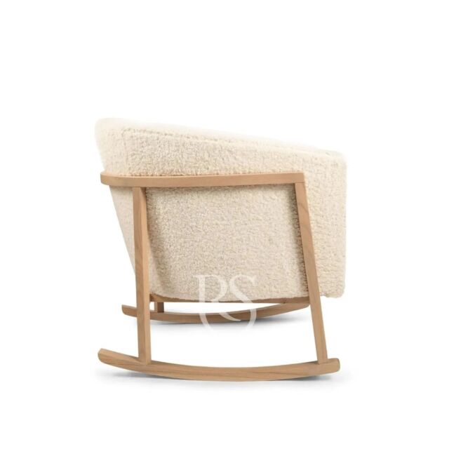 One of my favorites 🧸
Ultra-Soft, ultra-comfortable, stunning curved lines (check out that woodwork!) and perfect for the smaller nurseries! It's all about that scandic style 🤎

#rockingseats #rockingchair #feedingchair #babyroom #babykamerstyling #voordebaby #voormama #momtobe #teddystyle #teddystof #teddyfabric #scandicdesign #scandicinterior