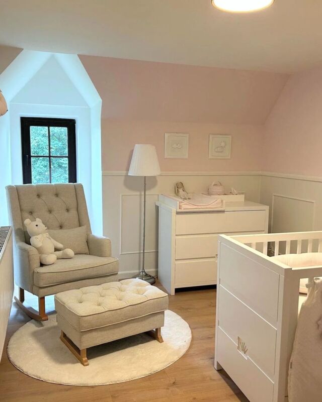 We're over the moon to see our RockingSeats featured in so many stunning nurseries @deboortje1989 ! 

Our hearts are bursting with gratitude! Keep those photos coming, they make our day ❤️ 

#gratitude #love #customerlove #bestcustomers #momlife #nurserystyle #nurserystyling #babykamerstyling #babykamerinspiratie #babykameressentials #meisjesbabykamer #meisjeskamer #girlsroom #girlsnurserydecor #girlsnurseryinspo #babycomingsoon #pregnant