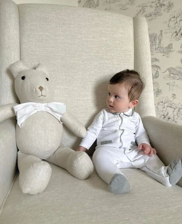 Cutie Alert! Look at this adorable little one, totally fascinated by his fluffy buddy! Chillin' in our Natural Linen Beige Bliss Rocker #babylove 

Thanks @kirsten.robeyns for sharing the love 🥰.

#rockingseats #bestfriend #friends #babyboy #nurserystyle #nurserystyling #8months #rockingchairs #rockingchair #europeanbrand #belgianbrand #stylishnursery #foryou #momlife #momtobe #moment #love